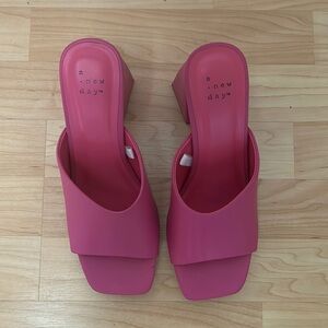 Fushia mule heel open toe shoes